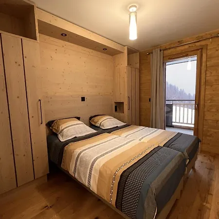 Pretty Cocoon Overlooking The Slopes